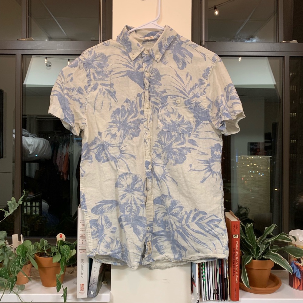 ✨Hollister✨ Floral Button Up Shirt